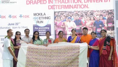 गंडिपेट वेल्फेयर सोसाइटी द्वारा आयोजित एथनिक रन में भाग लेते प्रतिभागी