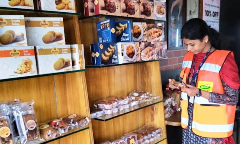 हैदराबाद में बेकरी निरीक्षण करती जीएचएमसी की टीम