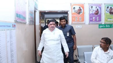 मंत्री पोन्नम प्रभाकर द्वारा अस्पतालों का निरीक्षण