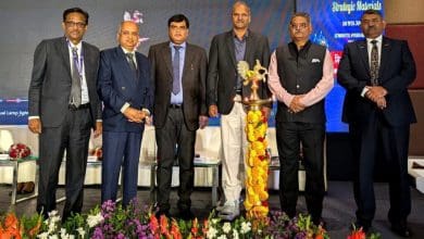 मिधानि ग्राहक सम्मेलन 2025 में दीप प्रज्ज्वलन करते अतिथि और अधिकारी