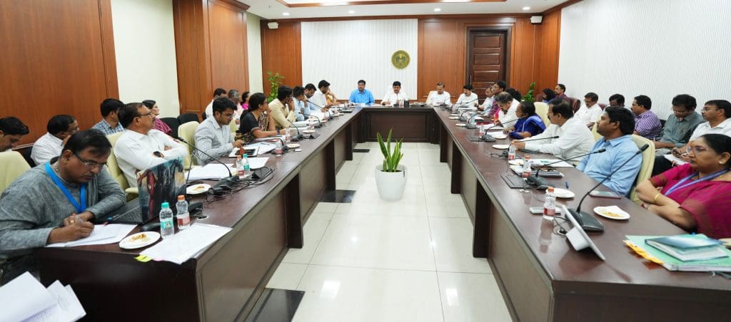 राज्य में सामान्य से अधिक वर्षा पर मंत्री की समीक्षा बैठक