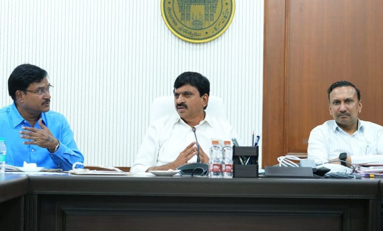 राज्य में सामान्य से अधिक वर्षा पर मंत्री की समीक्षा बैठक