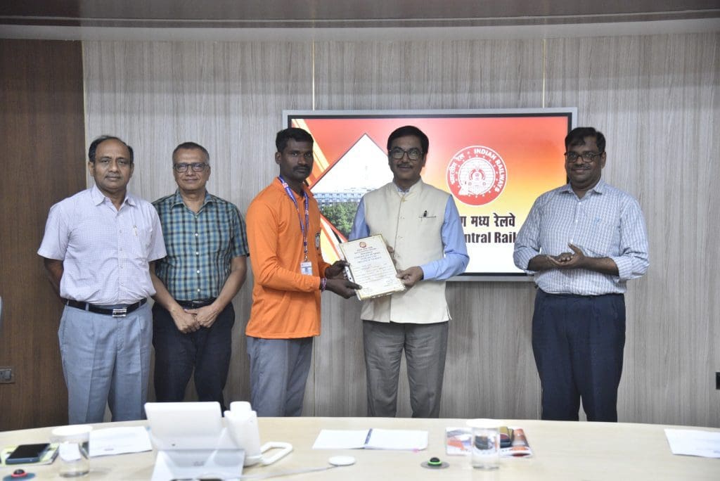 सुरक्षा पुरस्कार वितरण समारोह का दृश्य नहीं दिख रहा

