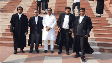 शब्बीर अली धरना चौक पर वक्फ संशोधन के खिलाफ भाषण देते हुए