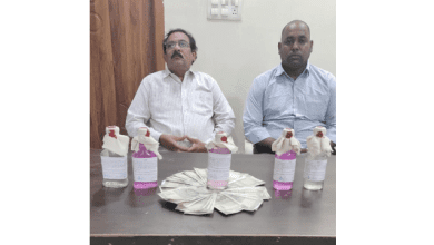 एसीबी द्वारा रिश्वत लेते पकड़े गए बिल कलेक्टर और कंप्यूटर ऑपरेटर