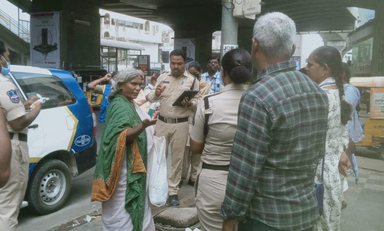भिखारी मुक्त हैदराबाद अभियान का दृश्य, जिसमें जीएचएमसी द्वारा पुनर्वास और सामाजिक सहयोग के प्रयास दर्शाए गए हैं।