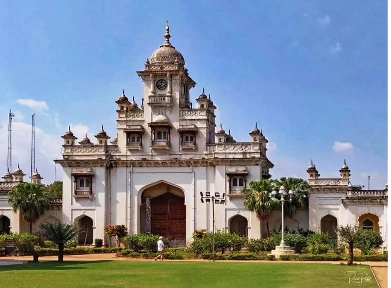 चौमुहल्ला पैलेस की भव्यता और ऐतिहासिक विरासत पर्यटकों को आकर्षित करती है।








