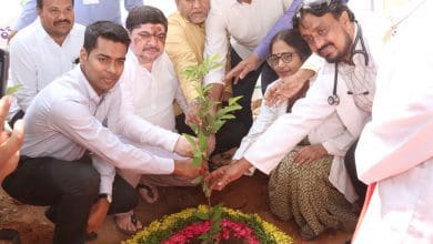 तेलंगाना को प्रदूषण मुक्त बनाने हेतु वृक्षारोपण