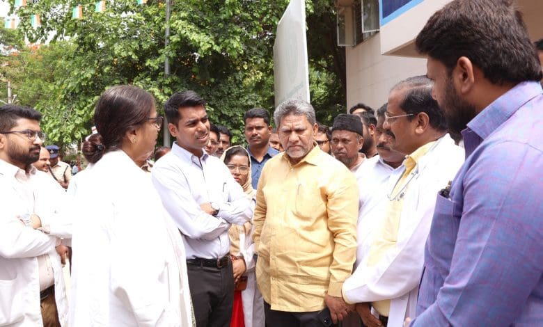 गोलकोंडा क्षेत्रीय अस्पताल में कलेक्टर का निरीक्षण दौरा