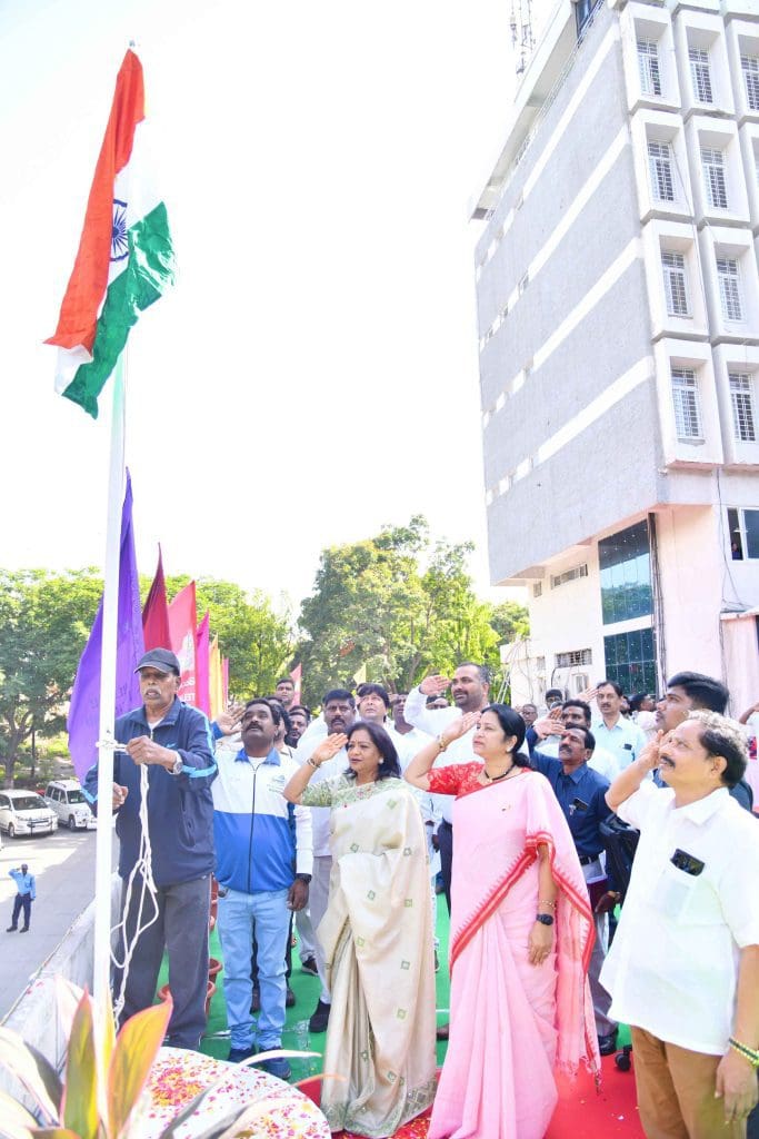 GHMC मुख्यालय में तेलंगाना स्थापना दिवस पर महापौर का संबोधन और H-CITI परियोजना की जानकारी।