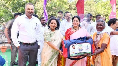 महापौर गदवाल विजयलक्ष्मी द्वारा GHMC मुख्यालय में तेलंगाना स्थापना दिवस पर ध्वजारोहण और H-CITI परियोजना की जानकारी।