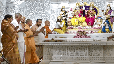 अयोध्या में राम दरबार की प्राण-प्रतिष्ठा के दौरान मुख्यमंत्री योगी आदित्यनाथ द्वारा की गई आरती"