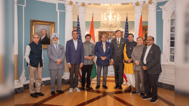 अमेरिकी उप विदेश मंत्री और भारतीय सांसद आतंकवाद मुद्दे पर चर्चा करते हुए