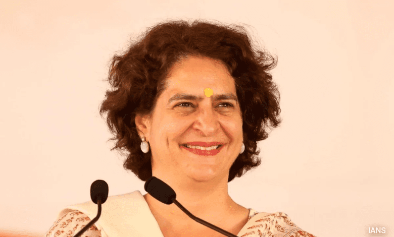 प्रियंका गांधी बिहार में लिंगानुपात गिरावट पर प्रेस कॉन्फ्रेंस करती हुईं