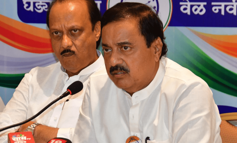 राकांपा नेता सुनील तटकरे प्रेसवार्ता में बयान देते हुए