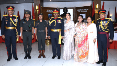 IMA Dehradun Drill Square पर 419 नए अफसरों को सलामी लेते SL Army प्रमुख”