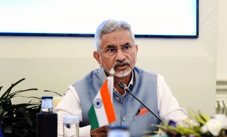 विदेश मंत्री जयशंकर यूएई के उप-प्रधानमंत्री से मुलाकात करते हुए