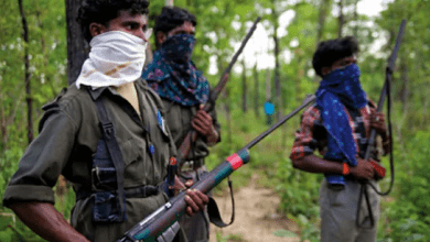 गाँव में नक्सल हमले के बाद खाली रास्ता।