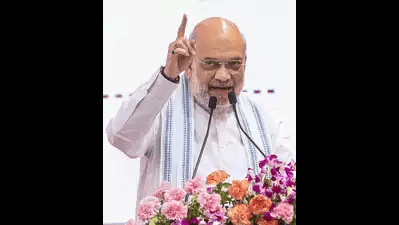 वाराणसी में चार राज्य के मुख्यमंत्री अमित शाह के साथ बैठक करते हुए”