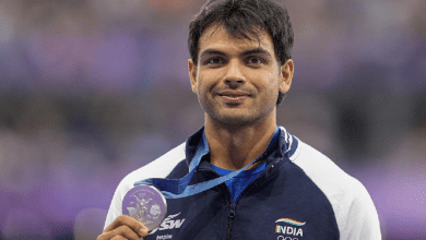 जैवलिन थ्रो करते नीरज चोपड़ा का एक्शन शॉट”