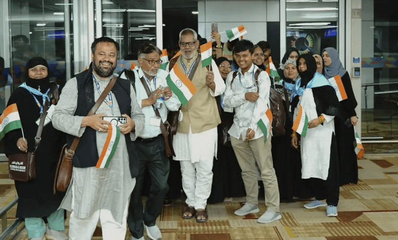 ऑपरेशन सिंधु के तहत ईरान से आए तेलुगु भाषी परिवार दिल्ली एयरपोर्ट पर”