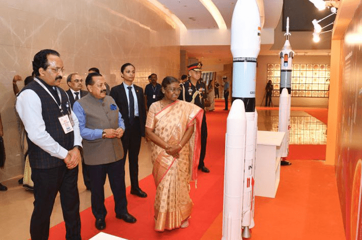 अंतरिक्ष यात्रा पर रवाना शुभांशु शुक्ला – राष्ट्रपति और पीएम की शुभकामनाओं के बीच