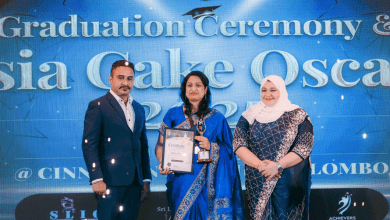 श्रीलंका में पुरस्कार ग्रहण करती हुईं होम बेकर शिखा बाहेती