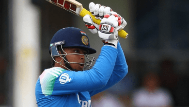 Vaibhav Suryavanshi युवा भारतीय टीम के साथ खुशी मनाते हुए"