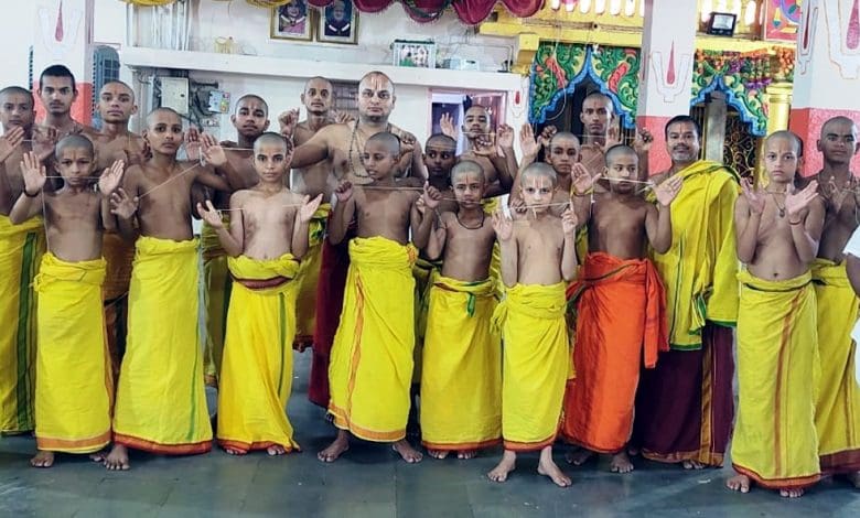 जगन्नाथ मठ हैदराबाद में जनेऊ व ज्येष्ठाभिषेक उत्सव