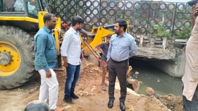 चिंतल बस्ती में जलापूर्ति पाइप लाइन मरम्मत कार्य का निरीक्षण