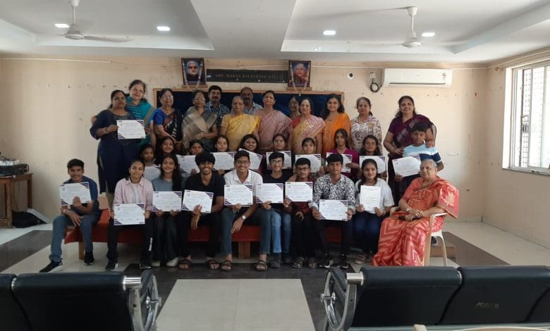 कम्प्यूटर अप्लीकेशन समर कैंप में प्रमाण-पत्र वितरण समारोह