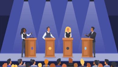 असंतुष्टि विकास और विपक्ष के व्यंग्य चित्रण की झलक