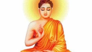 शांत वन में शिष्यों के साथ ध्यानमग्न भगवान बुद्ध, प्राकृतिक वातावरण में करुणा और ज्ञान का संचार करते हुए