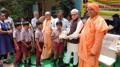 राज्यपाल द्वारा निशुल्क नोटबुक वितरण कार्यक्रम