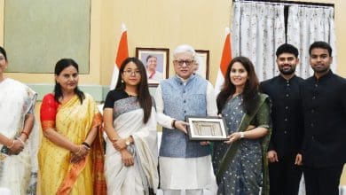 तेलंगाना में आईएएस अधिकारियों से राज्यपाल की भेंट