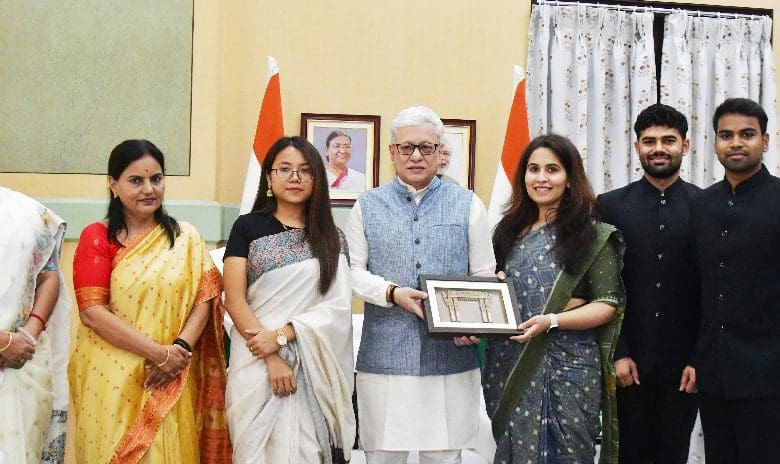 तेलंगाना में आईएएस अधिकारियों से राज्यपाल की भेंट