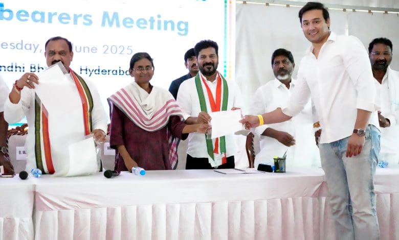 रेवंत रेड्डी की पीसीसी कार्यकारिणी की बैठक में घोषणा