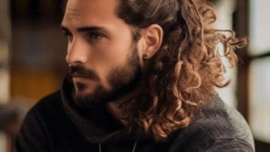 नए हेयर स्टाइल में आत्मविश्वास से भरे युवक और युवती