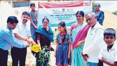एक पेड़ माँ के नाम कार्यक्रम में पौधारोपण