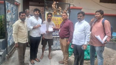 मिठाई की दुकानों पर छापे मारकर स्वच्छता निरीक्षण