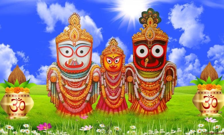 भगवान जगन्नाथ, बलभद्र और सुभद्रा रथ यात्रा में विशाल रथों पर