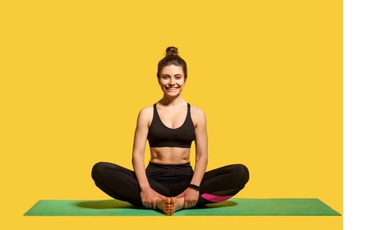 योगाभ्यास करते हुए लोग, समग्र स्वास्थ्य के लिए योग की शक्ति