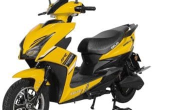 ज़ेलियो लेजेंडर इलेक्ट्रिक स्कूटर का नया मॉडल, जो 150KM की रेंज और दमदार बैटरी विकल्पों के साथ शहर में सफर को आसान बनाता है।