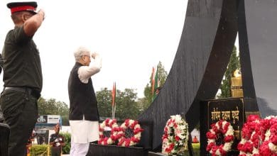 राज्यपाल जिष्णु देव वर्मा ने शहीदों को दी पुष्पांजलि