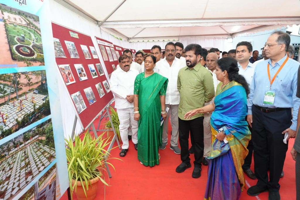 रेवंत रेड्डी ने पौधा लगाकर वन महोत्सव मनाया

