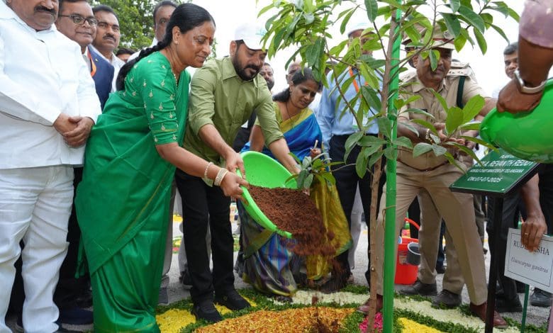 पौधा लगाकर वन महोत्सव-2025 का भव्य उद्घाटन