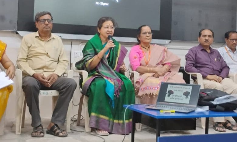 हिन्दी महाविद्यालय में गुरु पूर्णिमा महोत्सव का दृश्य