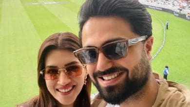 कृति सेनन और कबीर बहिया लॉर्ड्स टेस्ट मैच में मैचिंग आउटफिट में साथ नजर आए