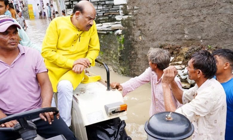 कोटा में बारिश और बाढ़ के बीच ओम बिरला का दौरा