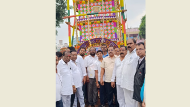 दरबार मैसम्मा मंदिर में आयोजित बोनालू उत्सव के दौरान झूले की भव्य शोभायात्रा
